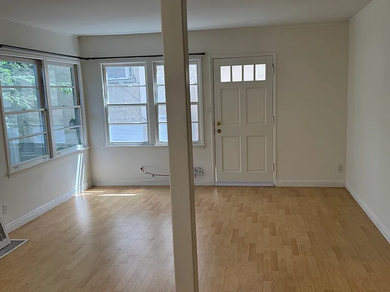 Living Room towards entrance (South)_2