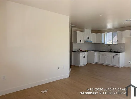 3 bed, 900 sqft, $2,800 — Photo 2