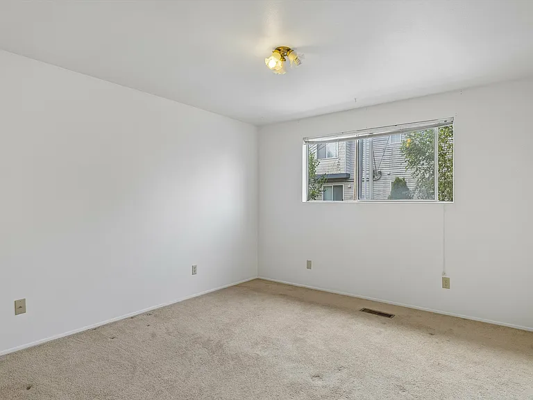 533 N 104th St #B — Photo 11