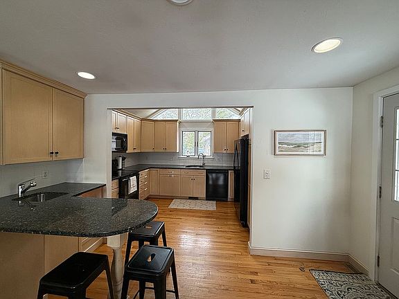 5th image of 46 Glenneagle Dr