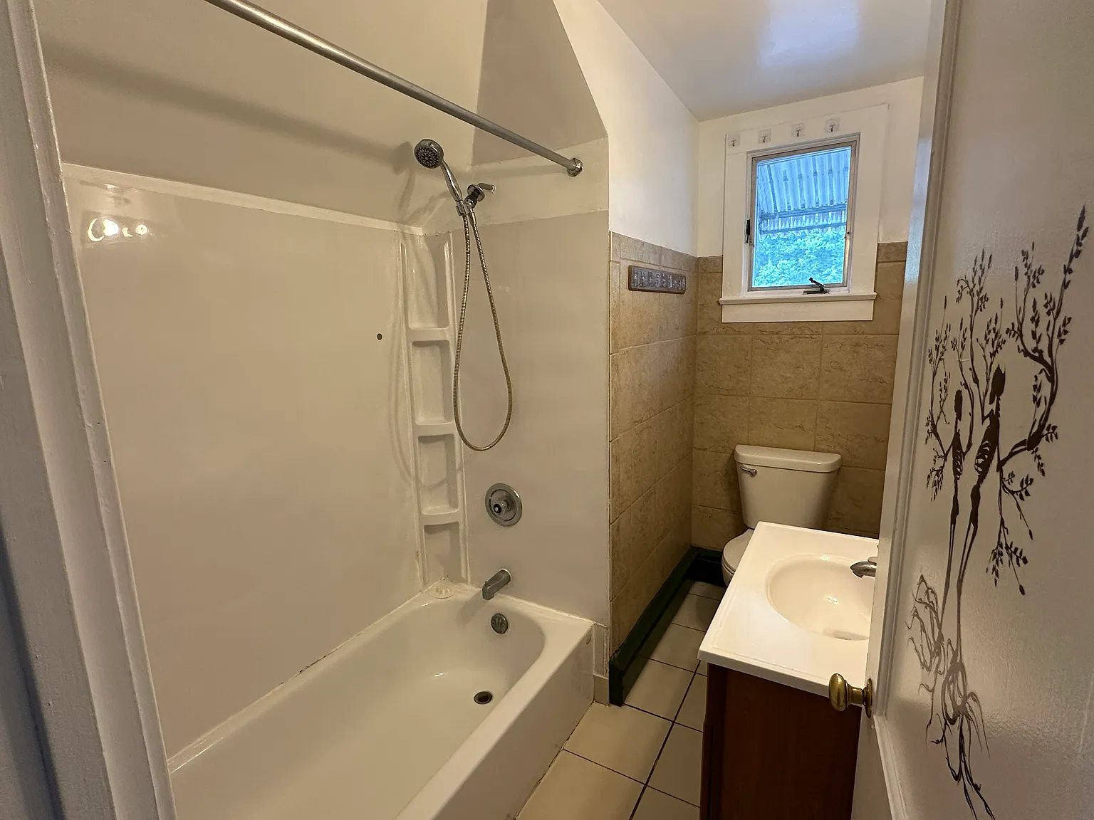 1 bed, 800 sqft, $1,200 — Photo 3