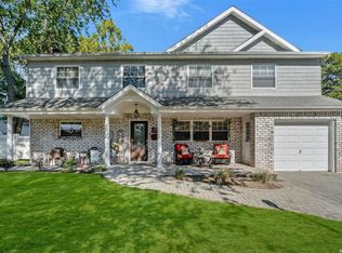 439 Spruce Ave, West Islip, NY 11795