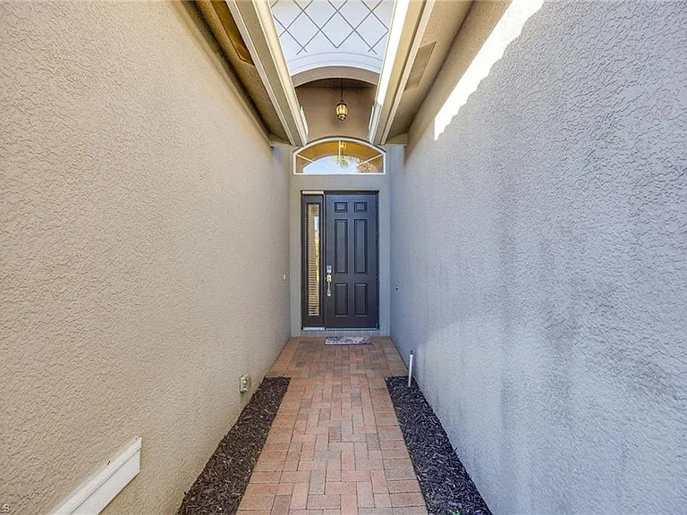 6542 Marbella Dr — Photo 3