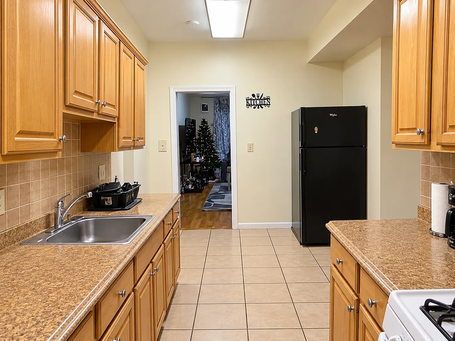 3 bed, 1.0 bath, 800 sqft, $2,150 — Photo 4