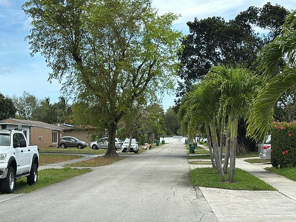 5th image of 850 NE 172nd Ter