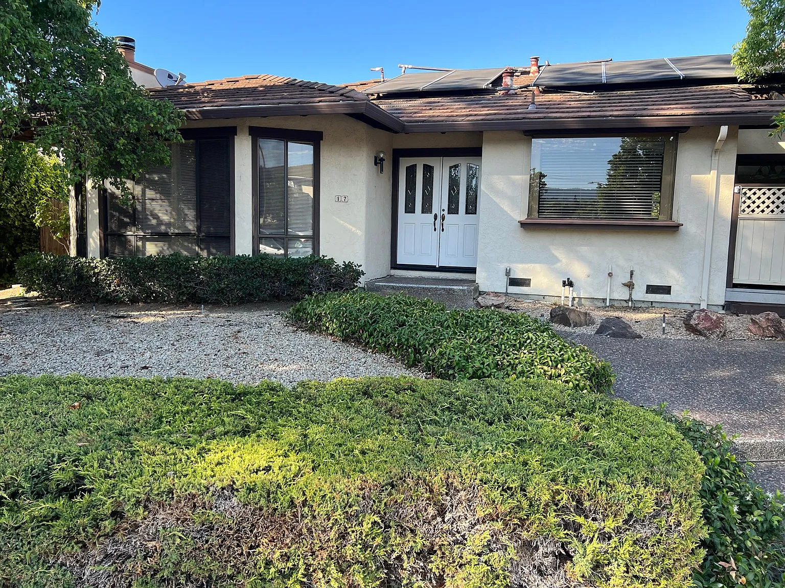 3 bed, 2.5 bath, 2300 sqft, $6,750 — Photo 2