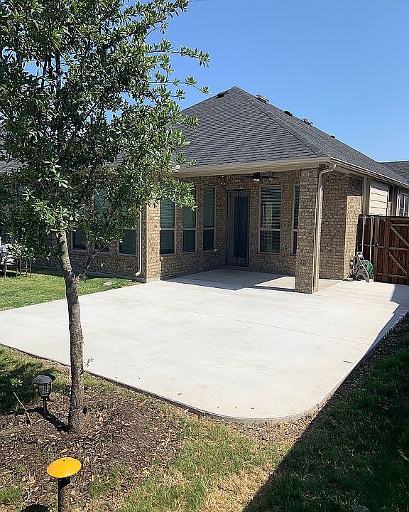 1st image of 120 Lavender Ln