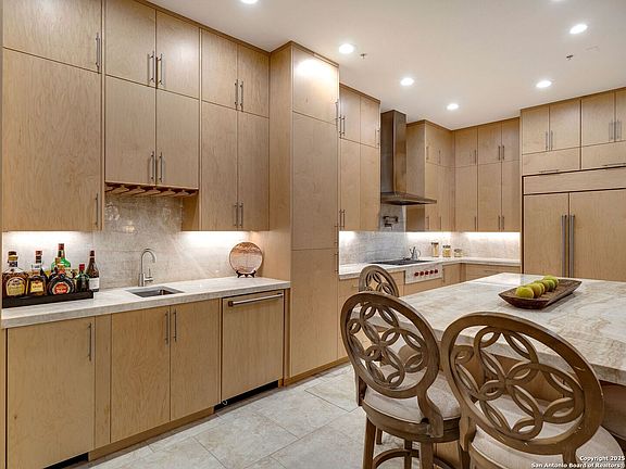 5th image of 230 Dwyer Ave #803