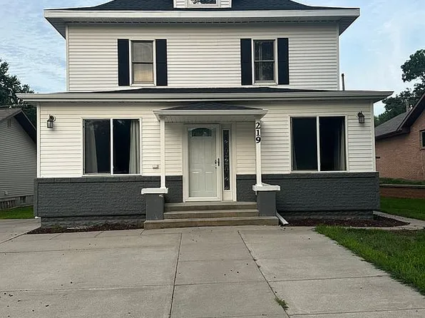 219 S 3rd St, Howells, NE 68641