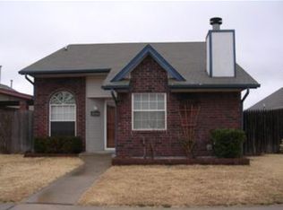 2120 Parkview Dr, Moore, OK 73170
