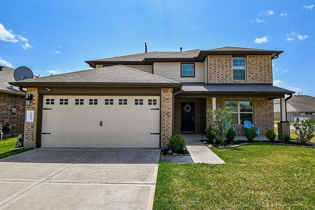 4 bed, 3.5 bath, 2580 sqft, $2,399 — Photo 1