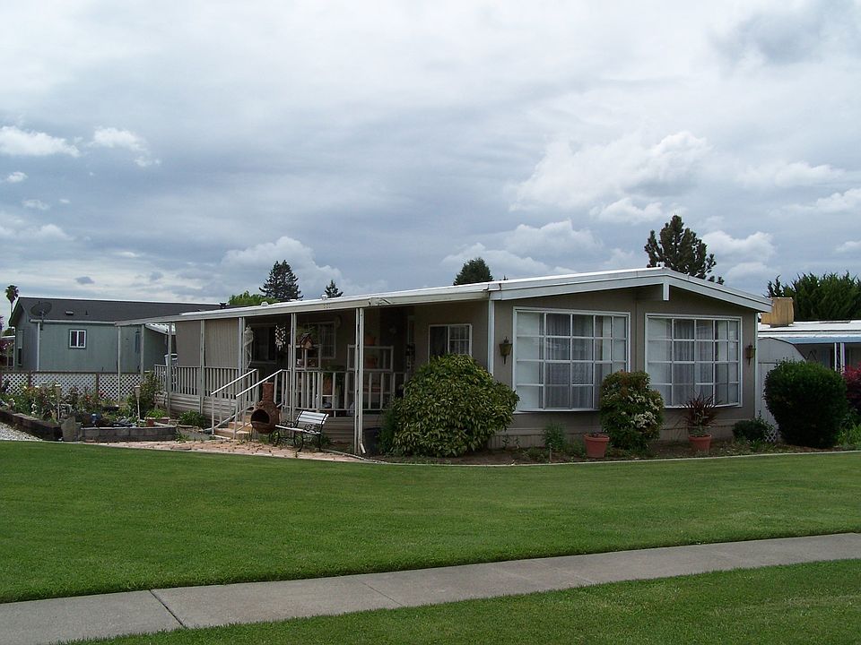 1st image of 40 Hacienda Dr