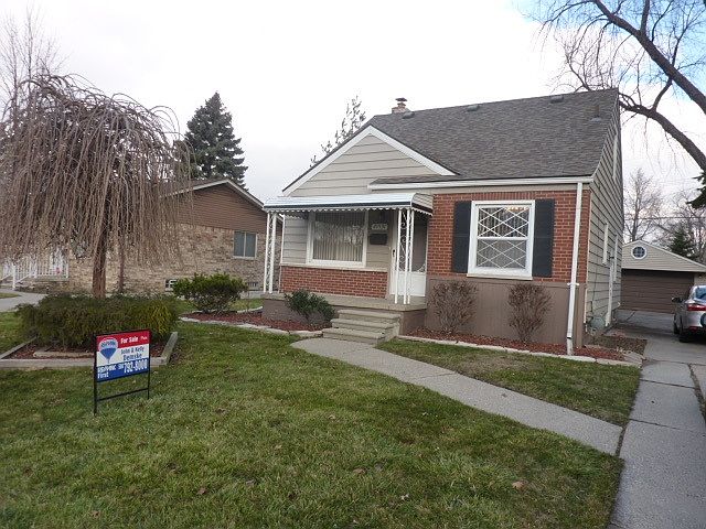 1st image of 21531 Revere St