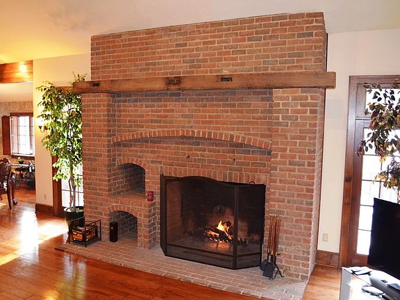 5th image of 640 Shady Ledge Dr