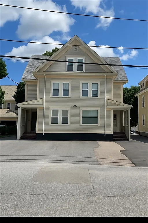 1 bed, 1.0 bath, 750 sqft, $1,695 — Photo 1