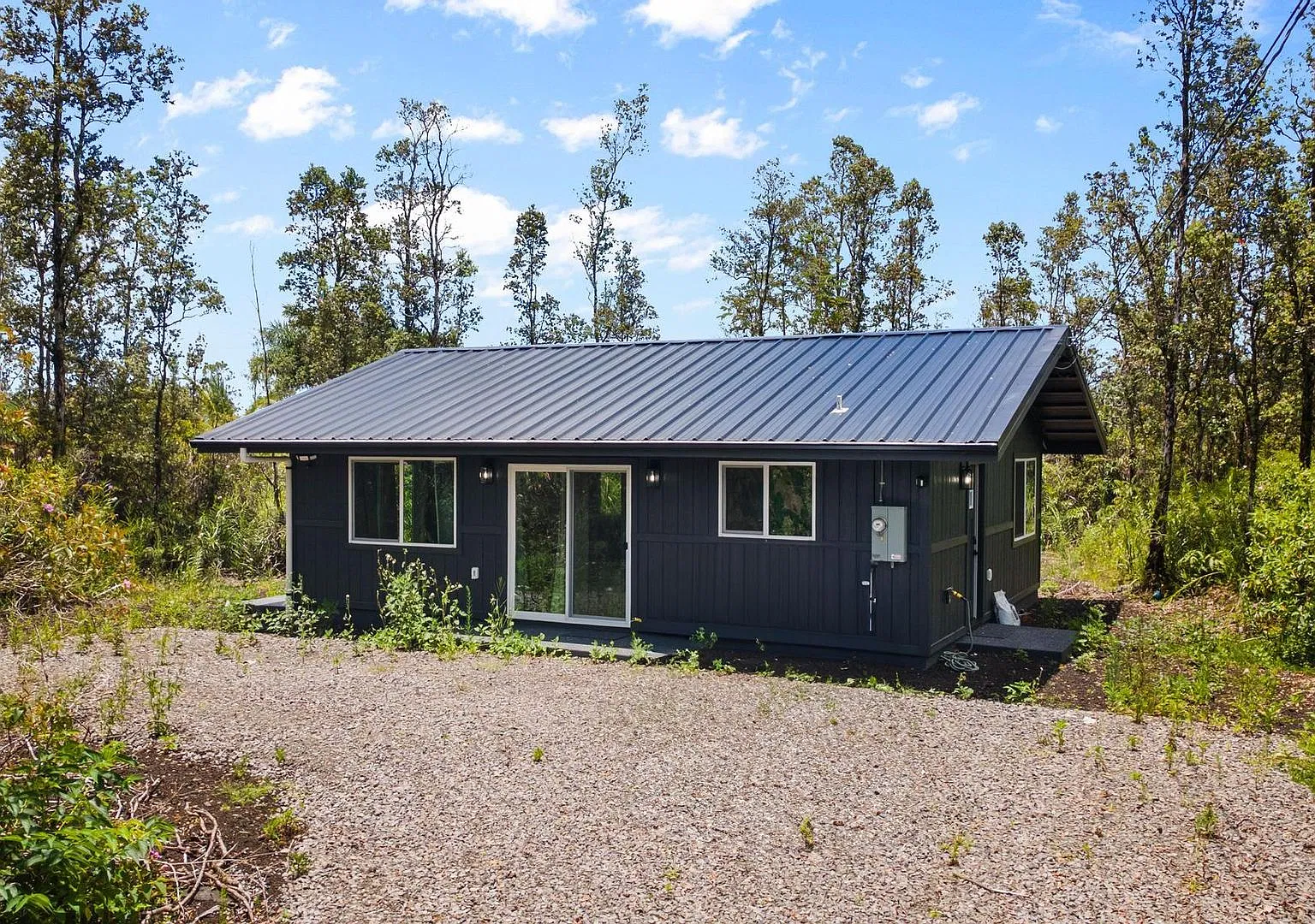 Available November 1 | 2-Bedroom, 1-Bath Home In Ainaloa | Yard Maintenance Included | $2,100/Month — Photo 1