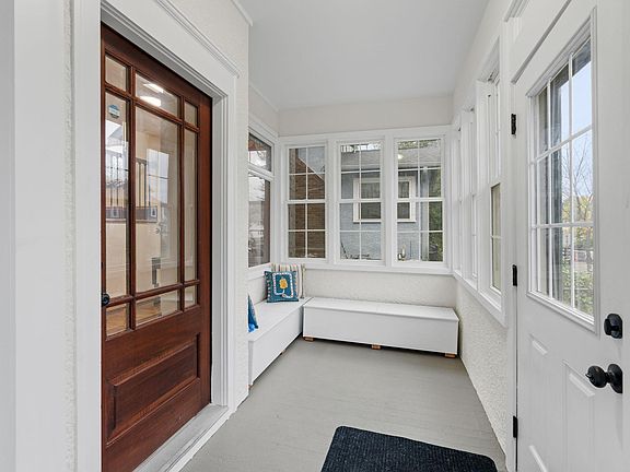 5th image of 3820 Elliot Ave