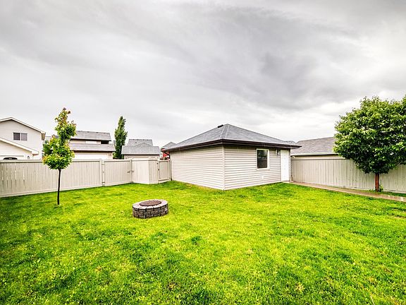 4th image of 5233 2a Ave SW