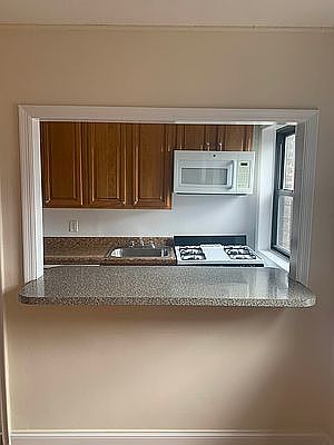 3rd image of 3070 29th St Floor 1