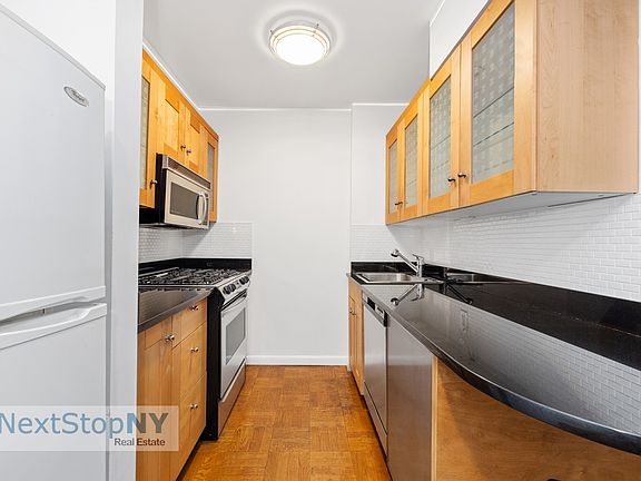 4th image of 345 E 56th St APT 12B