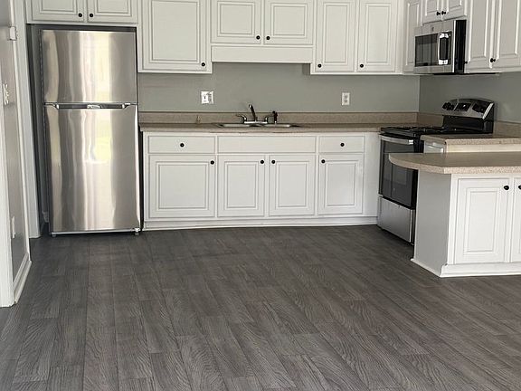 2nd image of 131 Keyport Ct #137