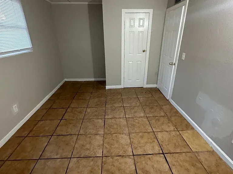 2851 Sophia St — Photo 29