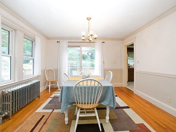 3rd image of 36 Hyde Park St