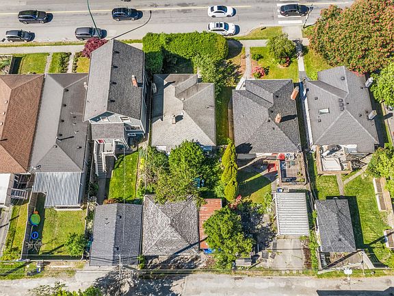 4th image of 880 E 33rd Ave