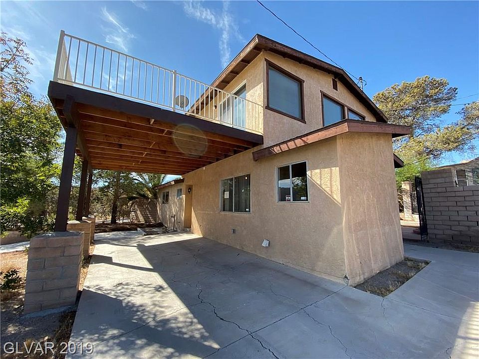 1st image of 301 Lakeview Dr