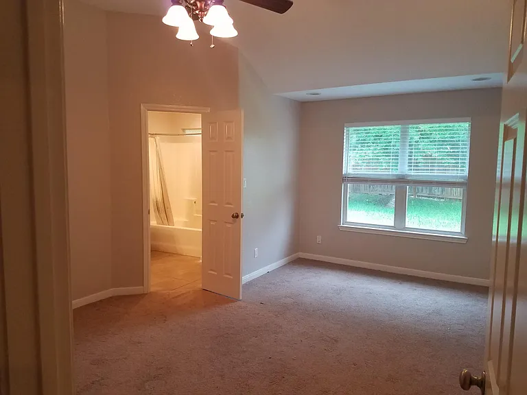 1707 Dixon Ln — Photo 6