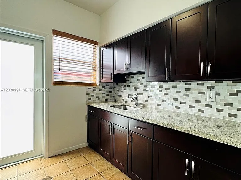 1905 Calais Dr #6 — Photo 8