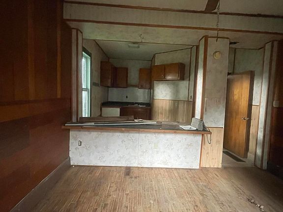 5th image of 215 W Harrie St
