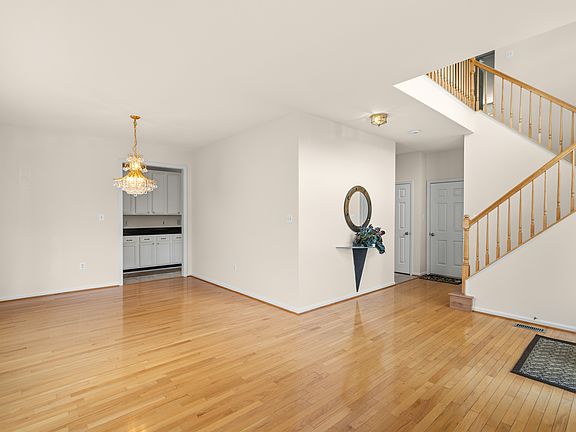 5th image of 7707 White Willow Ct