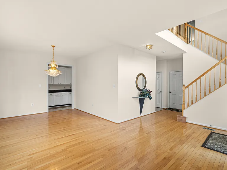 7707 White Willow Ct — Photo 5