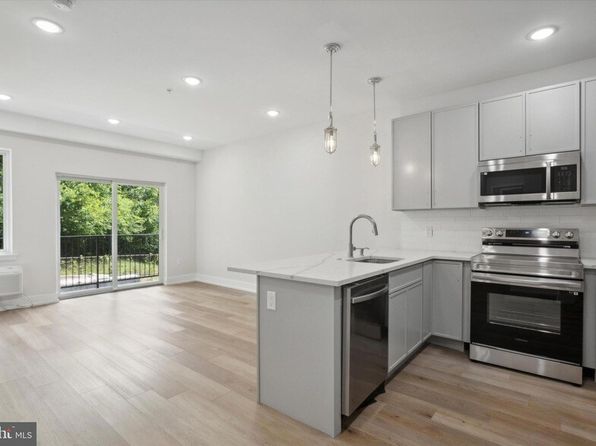 402 E Walnut Ln #A05