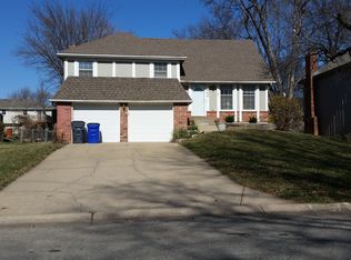 1944 E Jamestown Dr, Olathe, KS 66062