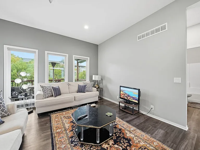 8920 Shadow Creek Ln — Photo 10