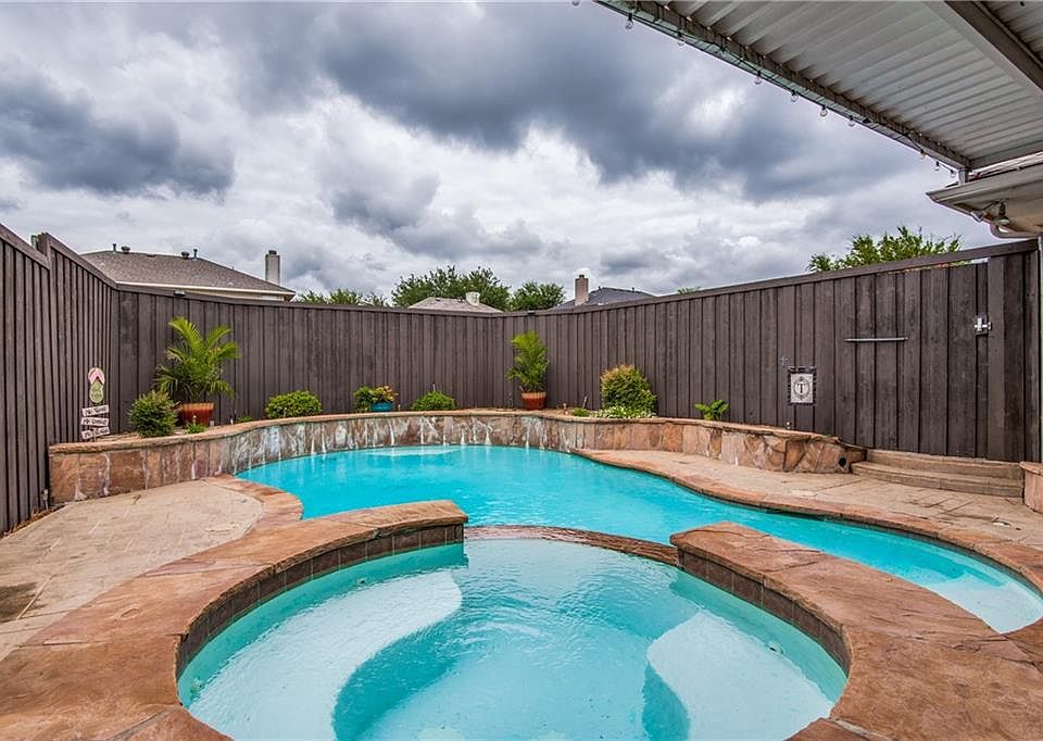 1st image of 4804 Redwood Dr