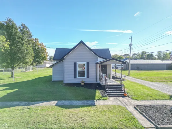 729 Harrison St, Hope, IN 47246