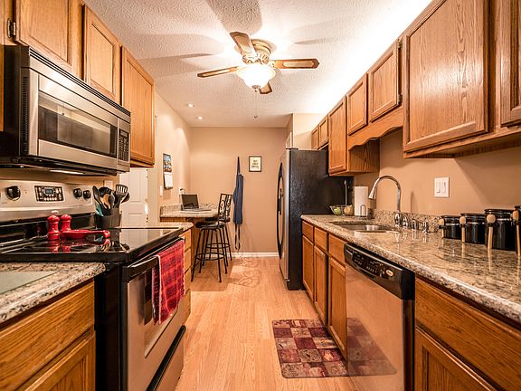5th image of 409 Donard Park Ave