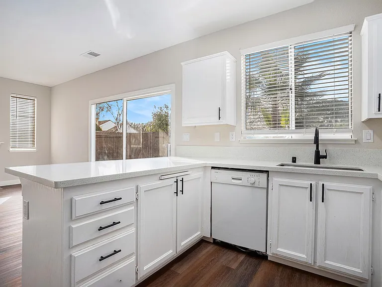420 Beaulieu Ln — Photo 10