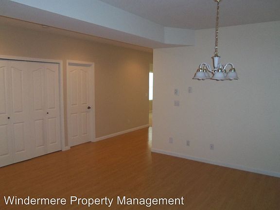 4th image of 443 SE Valley Dr