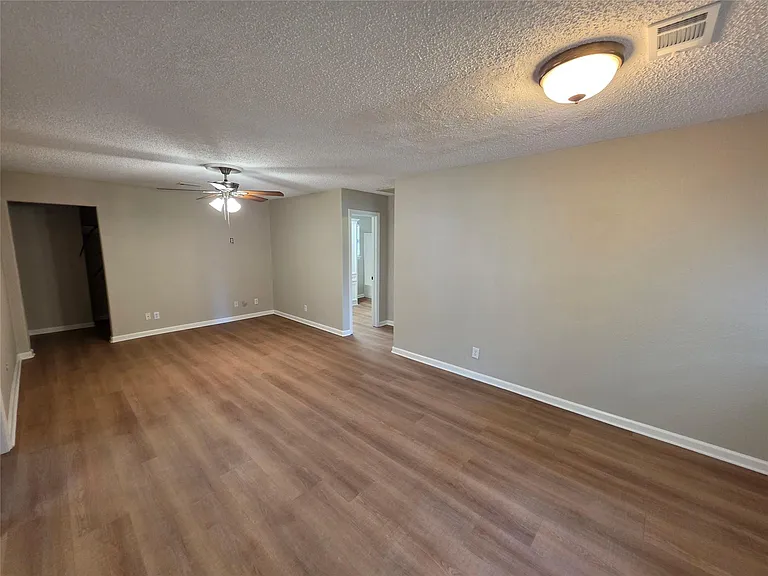 18891 Ferne Dr — Photo 2