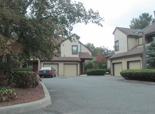 302 River Oaks Dr, Rutherford, NJ 07070