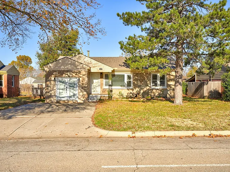 3135 NW Grand Blvd — Photo 44
