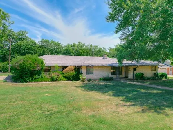 837 Edgewood Dr, Ponca City, OK 74604