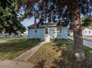 915 17th St N, Moorhead, MN 56560