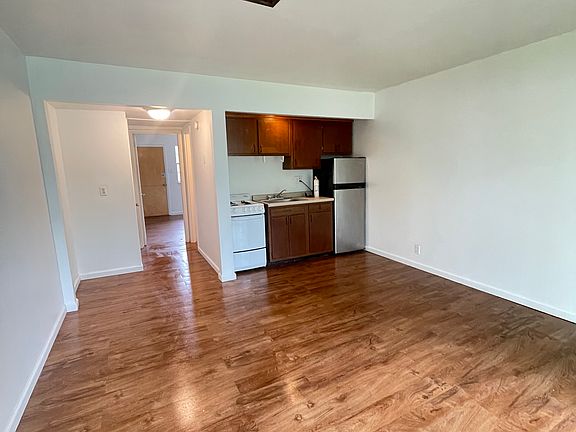 2nd image of 2200 S Illinois Ave #4
