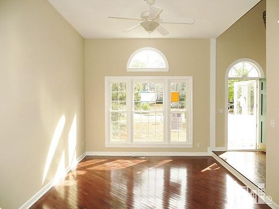4th image of 4016 E Bishop Ct