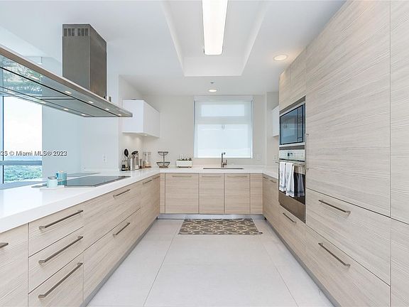 3rd image of 17301 Biscayne Blvd APT 2001